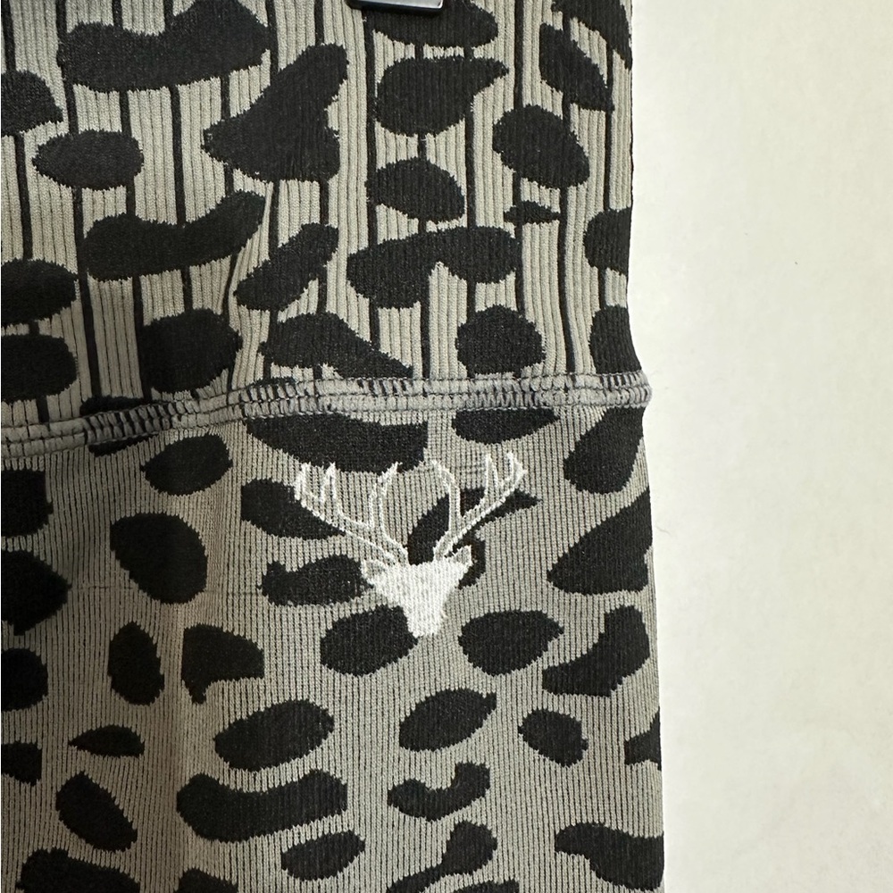 Twill Active Tie Waist Seamless Shorts Grey Leopard Print High Waist Size Large - Picture 7 of 11
